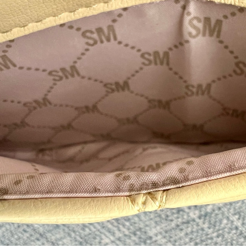 Steve Madden Cream Quilted Wristlet Bag - Picture 4 of 7
